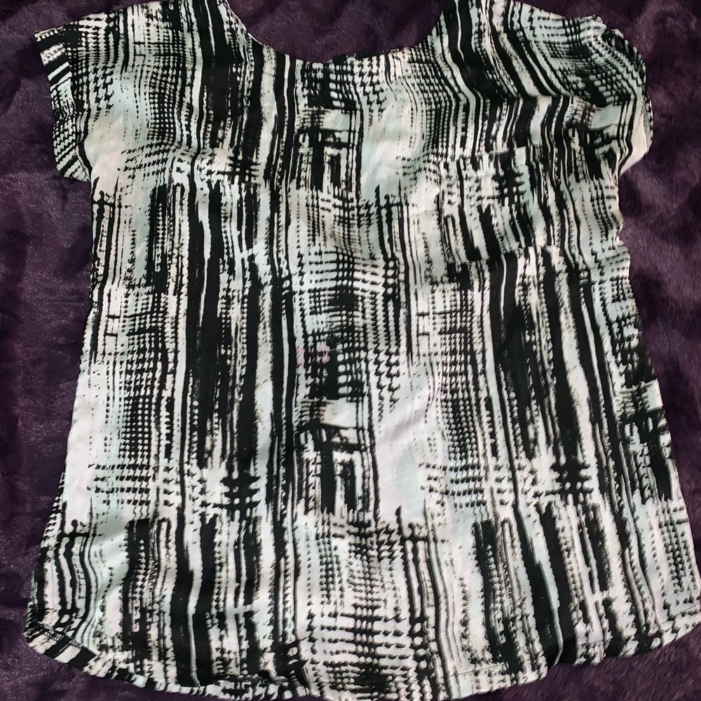 Black&white marble shirt with zipper in the back